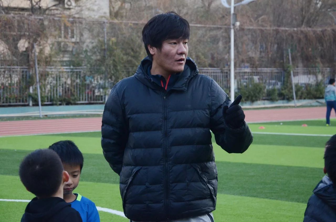 九游娱乐-王氏足球培训营火币开课，提升小球员技术水平的简单介绍